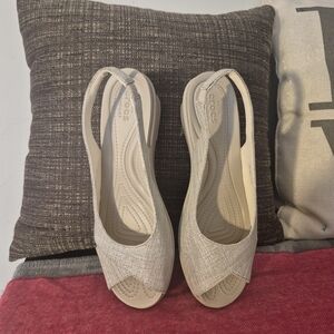 Crocs Women's Cream Slingback Sandals